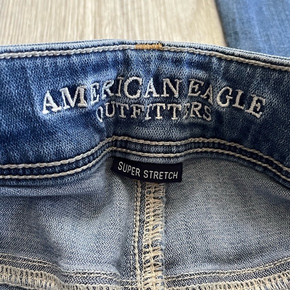 AE* Super Stretch Bootcut •Medium Light Wash• Size 4 Long - EXCELLENT CONDITION - Picture 3 of 4